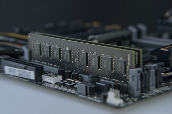 Модуль пам`яті DDR4 8GB/2400 Team Elite (TED48G2400C1601)